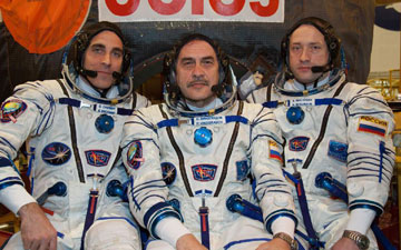 Los tripulantes de la Soyuz TMA-08M son el Comandante de la Soyuz Pavel Vinogradov y su compatriota Alexander Misurkin de la Agencia Federal Rusa del Espacio (Roscosmos) y el astronauta de la NASA Chris Cassidy, de la Expedicin 35 a la EEI. Crdito: NASA.