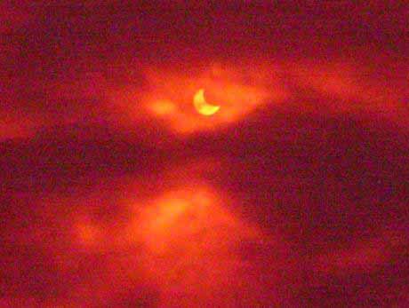 Eclipse Parcial de Sol, fotografiado en Coyhaique, Regin de Aysn, Chile. Crdito: Erwin Sandoval Vargas, Santiago, Chile.