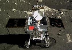 El rover chino Yutu y la estación Chang 3 se fotografiaron entre ellos en la Luna antes de irse a dormir. (Haga clik en las imágenes para agrandar).
