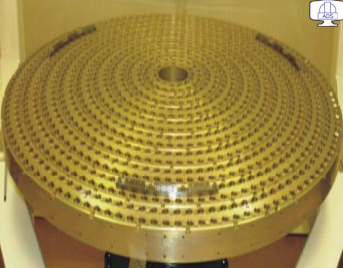 Los 1.170 actuadores que se instalaron bajo el espejo secundario de 1,12 metros de diámetro y 2 milímetros de espesor, en el sistema de óptica adaptativa del telescopio Yepún de 8 metros de Paranal. Crédito: ESO.