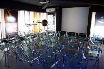 Sala de Conferencias y museo de objetos espaciales. Obs. Cerro Cham�n.