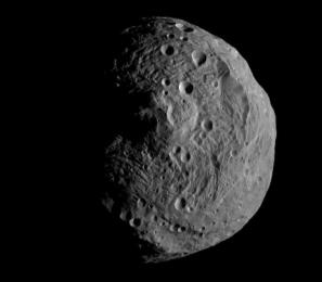 El gran asteroide Vesta visto por la sonda Dawn de la NASA.