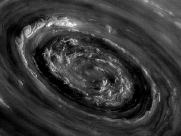 Tormenta en el vortice polar de Saturno. Haga click en la imagen para agrandar. Crédito: NASA/JPL.