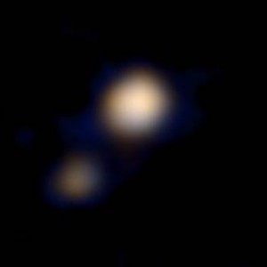 Imagen de Plutón y su luna mayor, Caronte, fue tomada por la cámara de imágenes Ralph a bordo de la nave espacial New Horizons de la NASA el 09 de abril. Crédito: Universidad NASA / Johns. (Haga click para agrandar).
