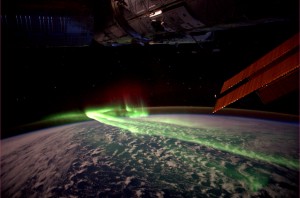 Auroras australes sobre el Polo Sur vistas desde la Estación Espacial Internacional, en Marzo 2012. Crédito: ESA/NASA/André Kuipers. Auroras australes sobre el Polo Sur vistas desde la Estación Espacial Internacional, en Marzo 2012. Crédito: ESA/NASA/André Kuipers.