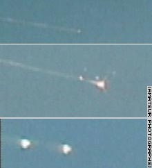 Imagenes tomadas por un fotgrafo aficionado muestran cmo el transbordador Columbia de la NASA se desintegra a medida que pasa sobre Dallas, Texas, el sbado 1 de febrero, cuando se diriga a aterrizar en el Centro Espacial Kennedy.