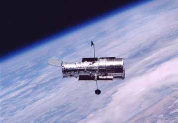 El magnfico Telescopio Espacial Hubble, vuela a una velocidad de unos 26.000 km/h y a 600 km de altura sobre la superficie de la Tierra. La NASA ya hace planes para cerrarlo y destruirlo
